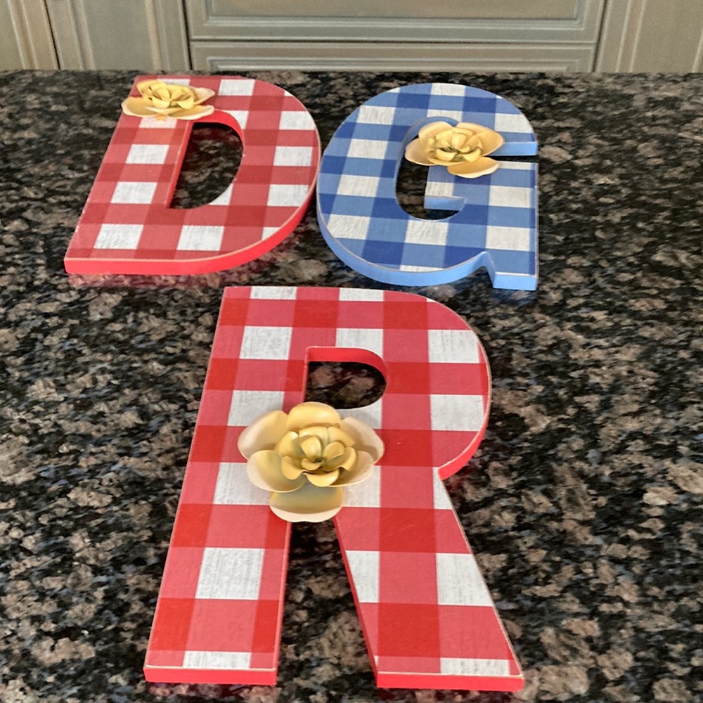 ASHLAND RUSTIC DISTRESSED WALL DECOR WOODEN LETTERS WITH GINGHAM FLOWER NWT